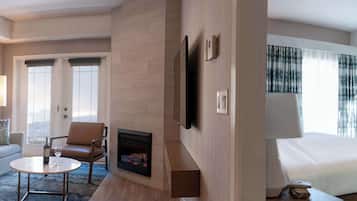 Luxe beddengoed, een kluis op de kamer, een bureau, geluiddichte muren