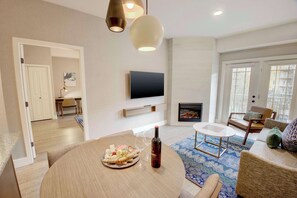 Condo, 1 Bedroom, Lake View (1 King Bed)