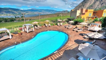 Outdoor pool, open 7:00 AM to 10:00 PM, cabanas (surcharge)