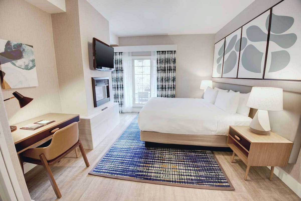 Premium bedding, in-room safe, desk, soundproofing