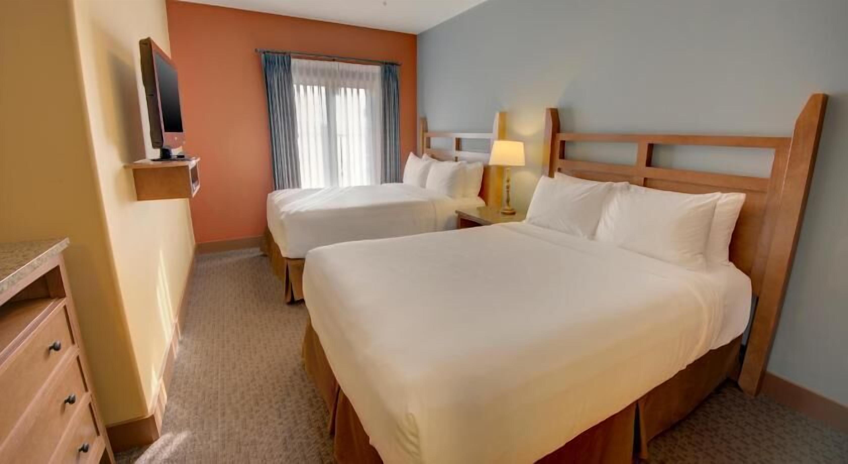 Premium bedding, in-room safe, desk, soundproofing