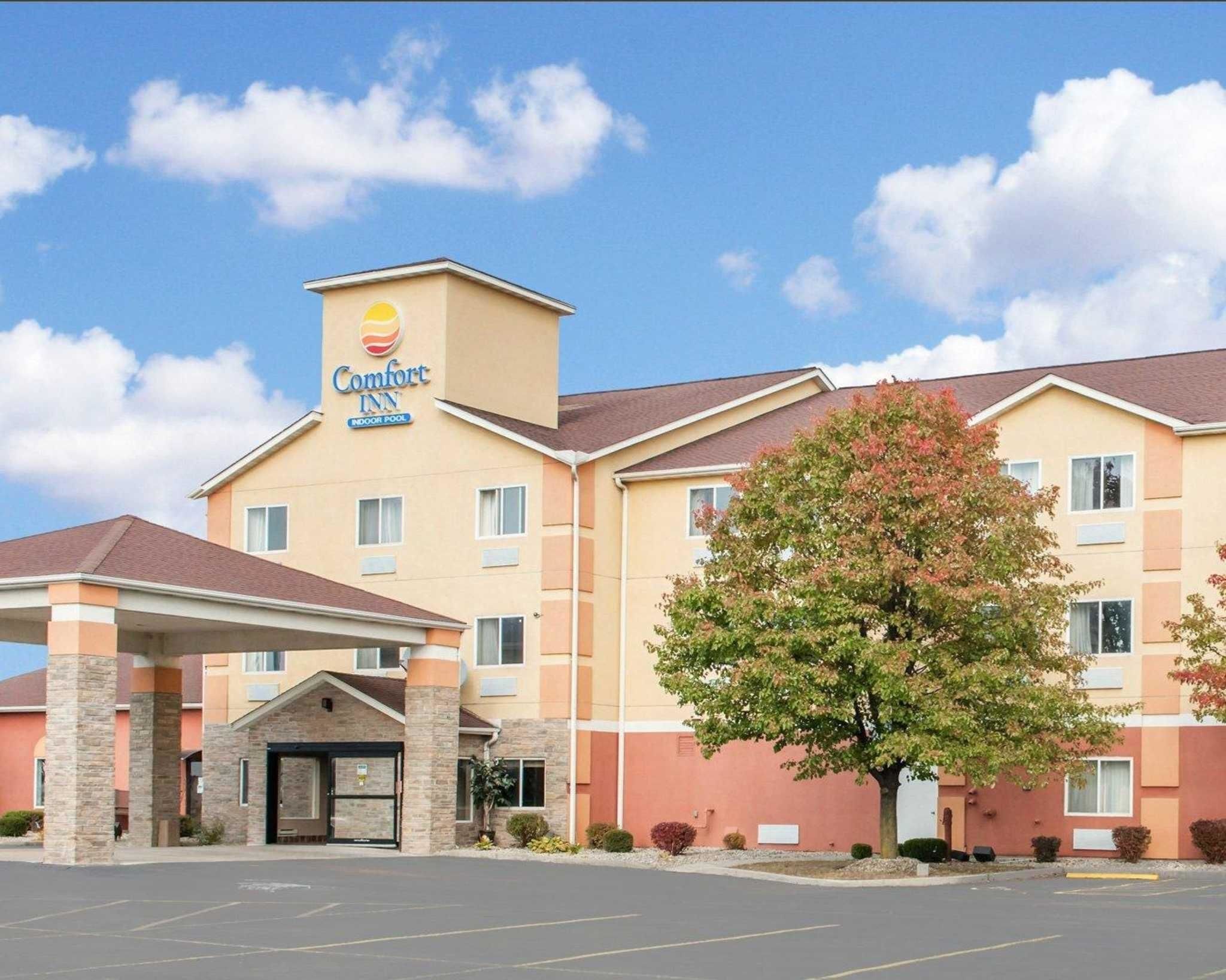 A Comfort Inn hotel with a covered entrance, multiple windows, and a parking lot.