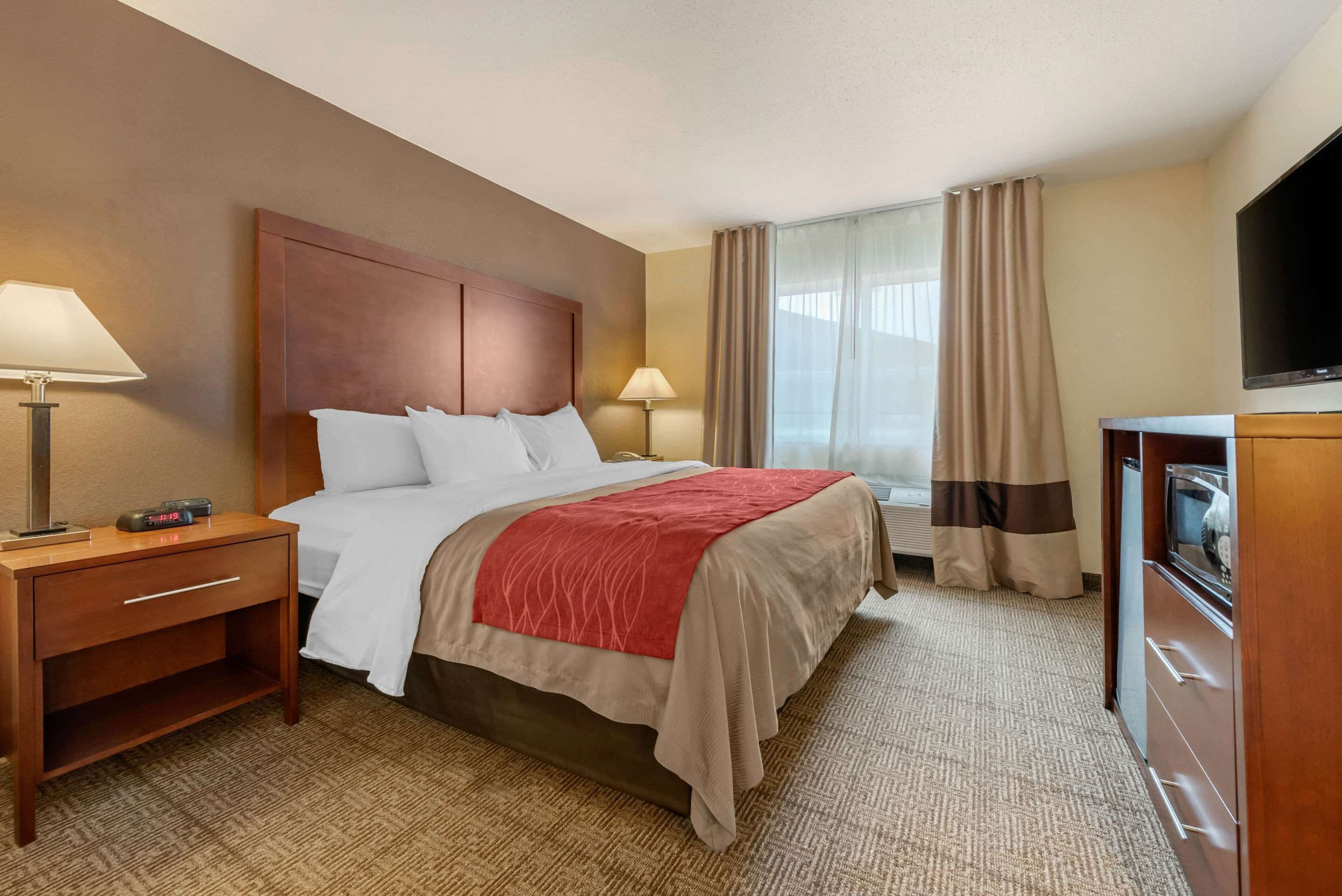 办公桌、隔音、熨斗/熨衣板、免费婴儿床