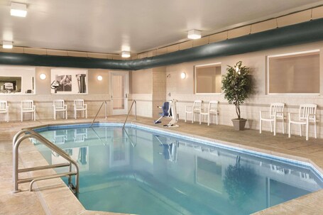 Country Inn Suites by Radisson, Indianapolis Airport South, IN - Image 10