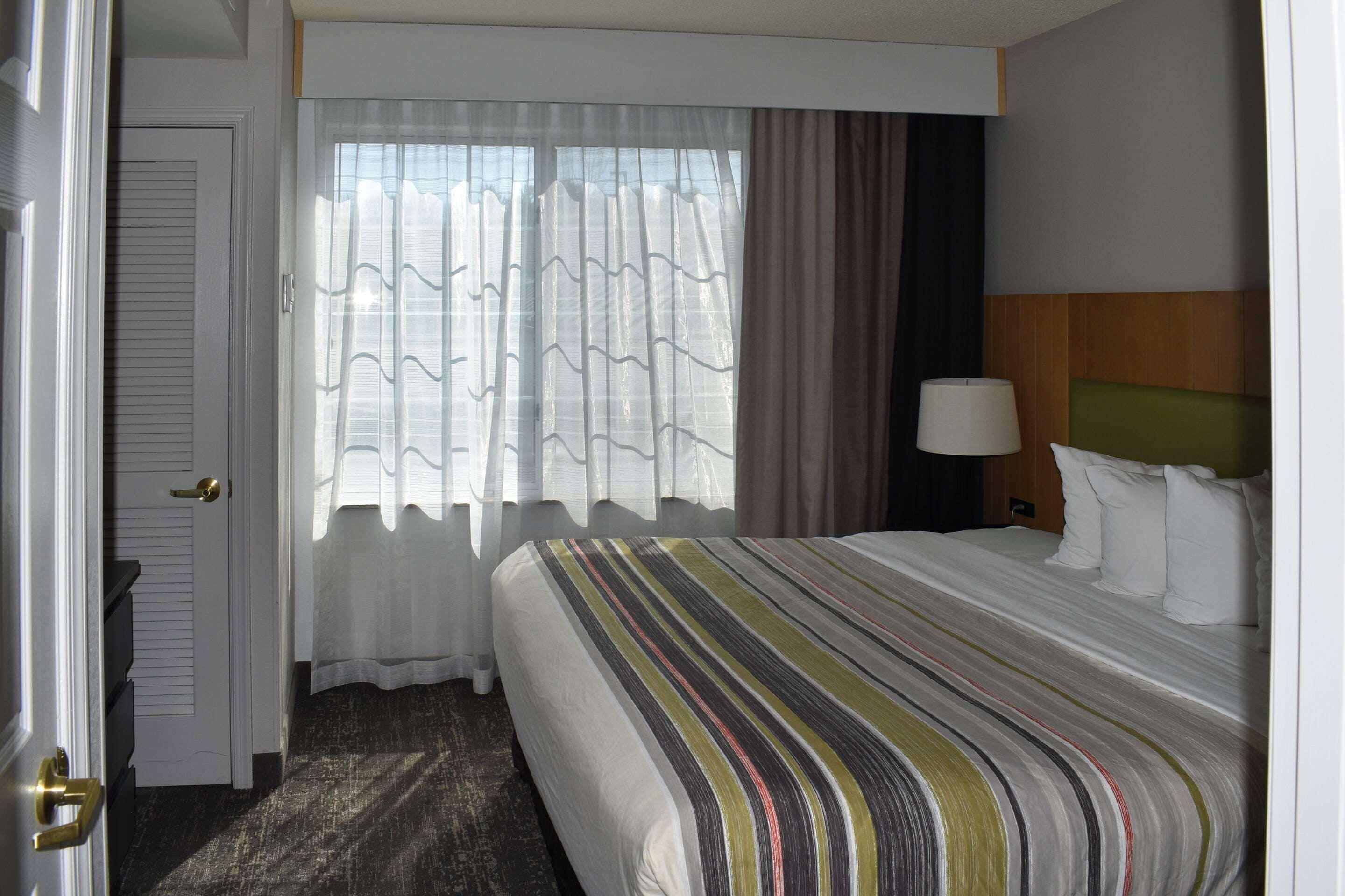 Suite, 1 Bedroom, Non Smoking | Premium bedding, in-room safe, desk, laptop workspace