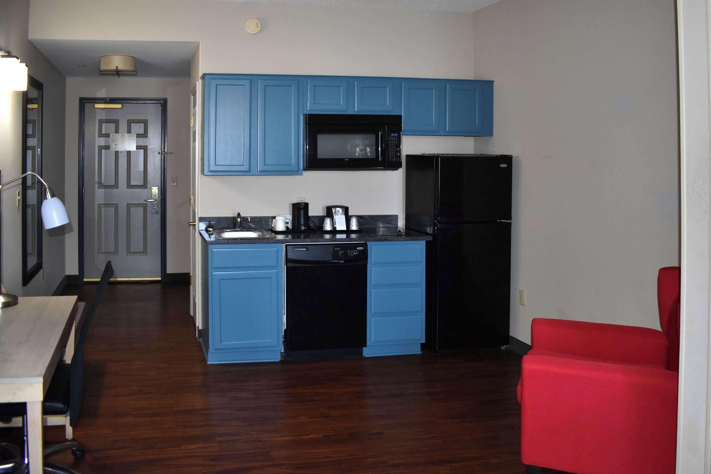 suite, 1 king bed, non smoking (extended stay) | 1 bedroom, premium bedding, in-room safe, desk
