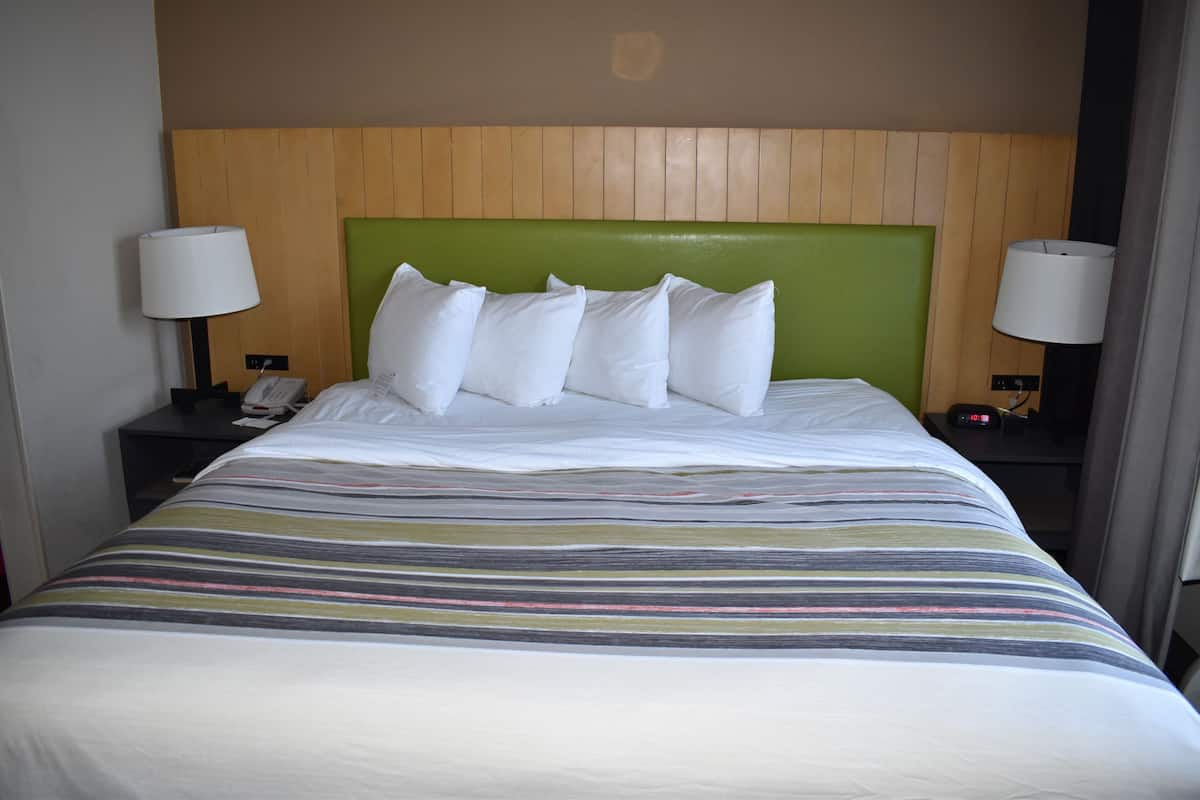 1 bedroom, premium bedding, in-room safe, desk