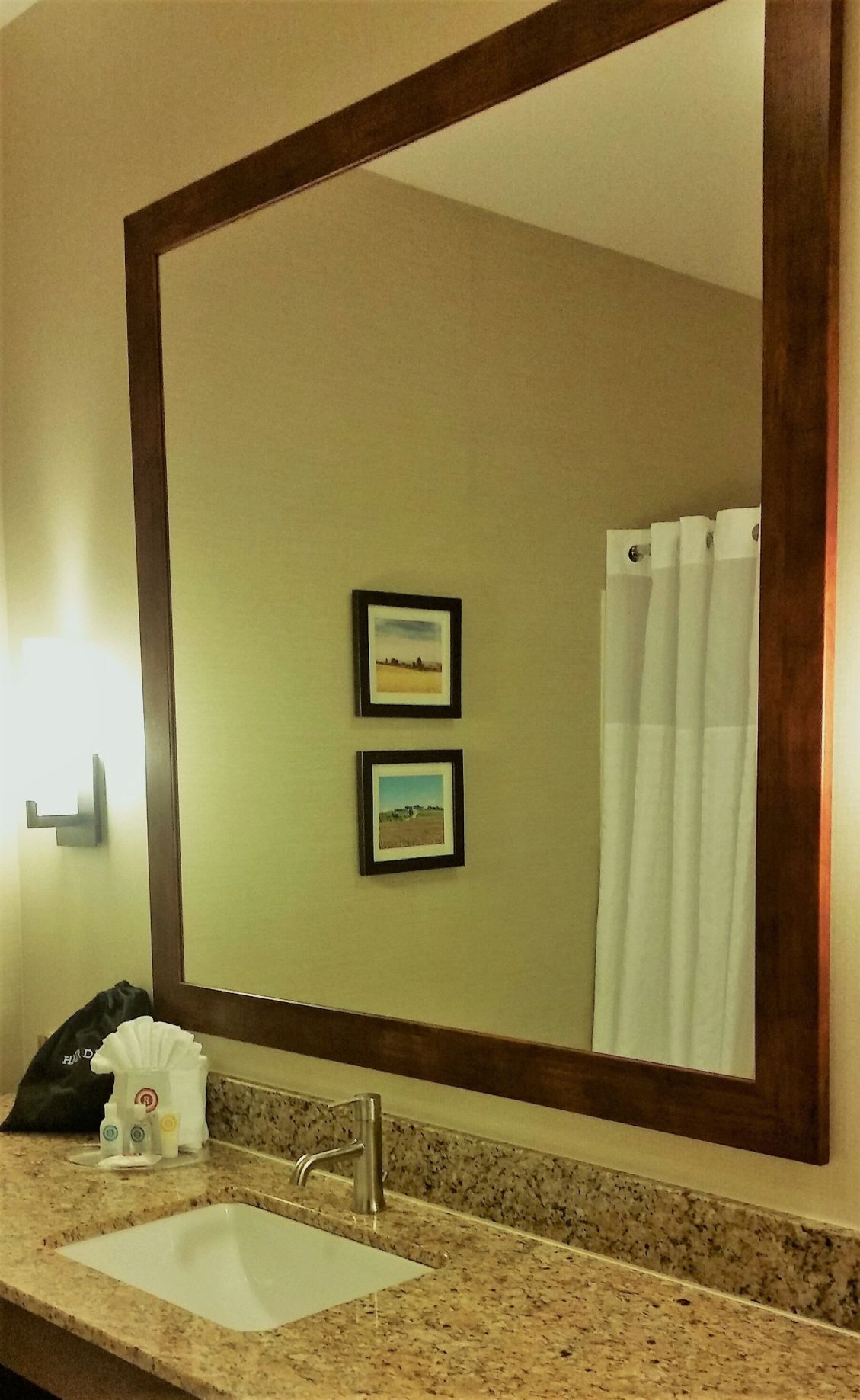 浴室 | 淋浴/浴缸二合一、免費盥洗用品、吹風機、毛巾