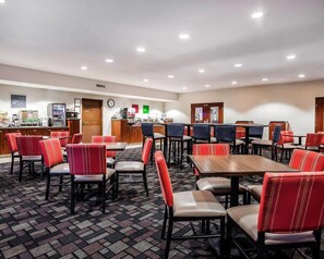 Free daily continental breakfast  - Comfort Suites Independence - Kansas City (Independence)
