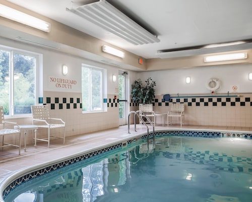 Comfort Suites Independence - Kansas City