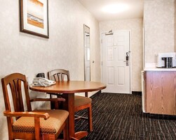 Cortinas blackout, tabla de planchar con plancha y wifi gratis 