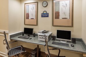 Business center - Days Inn by Wyndham Madison (Madison)