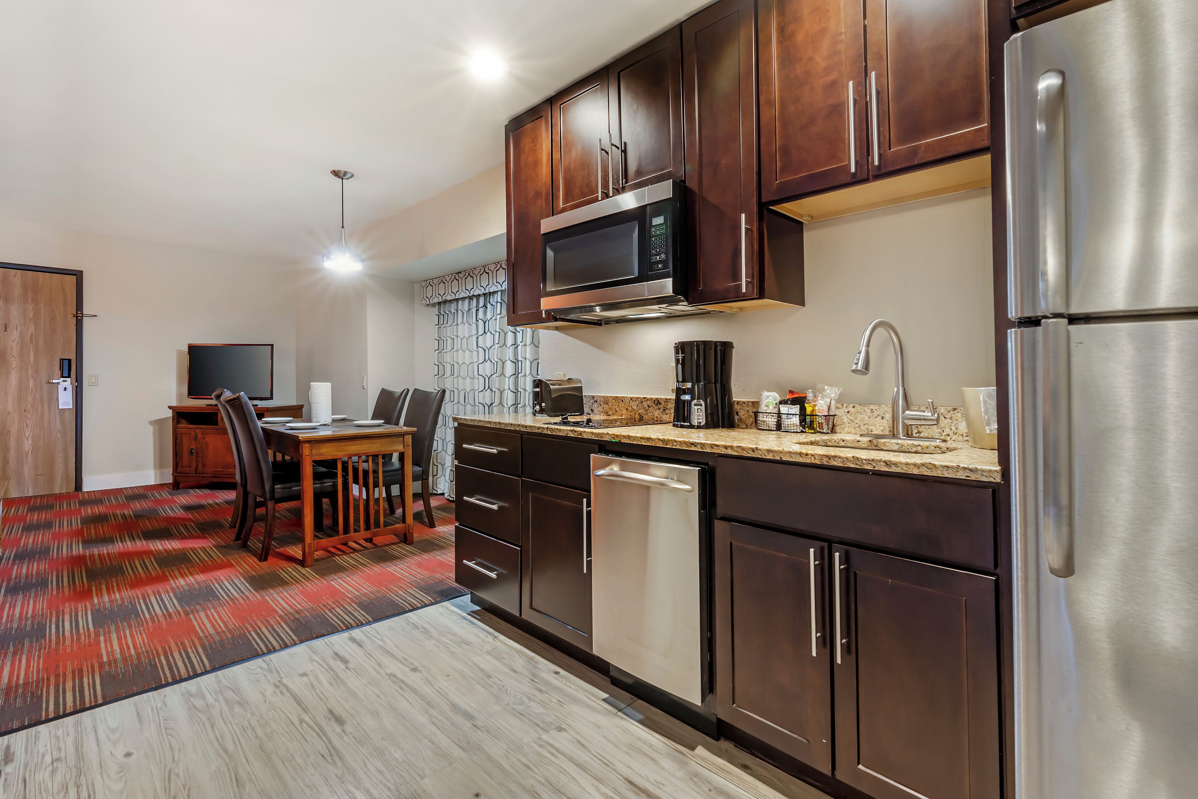 Suite, 1 Bedroom, Kitchenette | Private kitchen | Coffee/tea maker