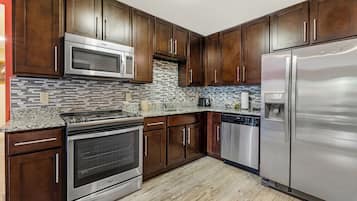 Apartment, 2 Bedrooms, Kitchen | Laundry