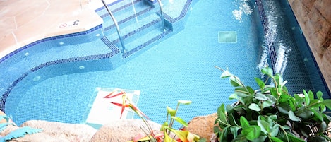 Piscine couverte, piscine extérieure (ouverte en saison)