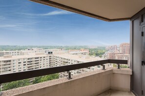 Balcony - Oakwood Crystal City (Arlington)