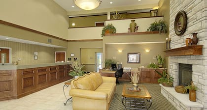 Super 8 by Wyndham Topeka at Forbes Landing