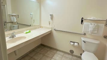 Tina con regadera, amenidades de baño gratuitas, secadora de cabello