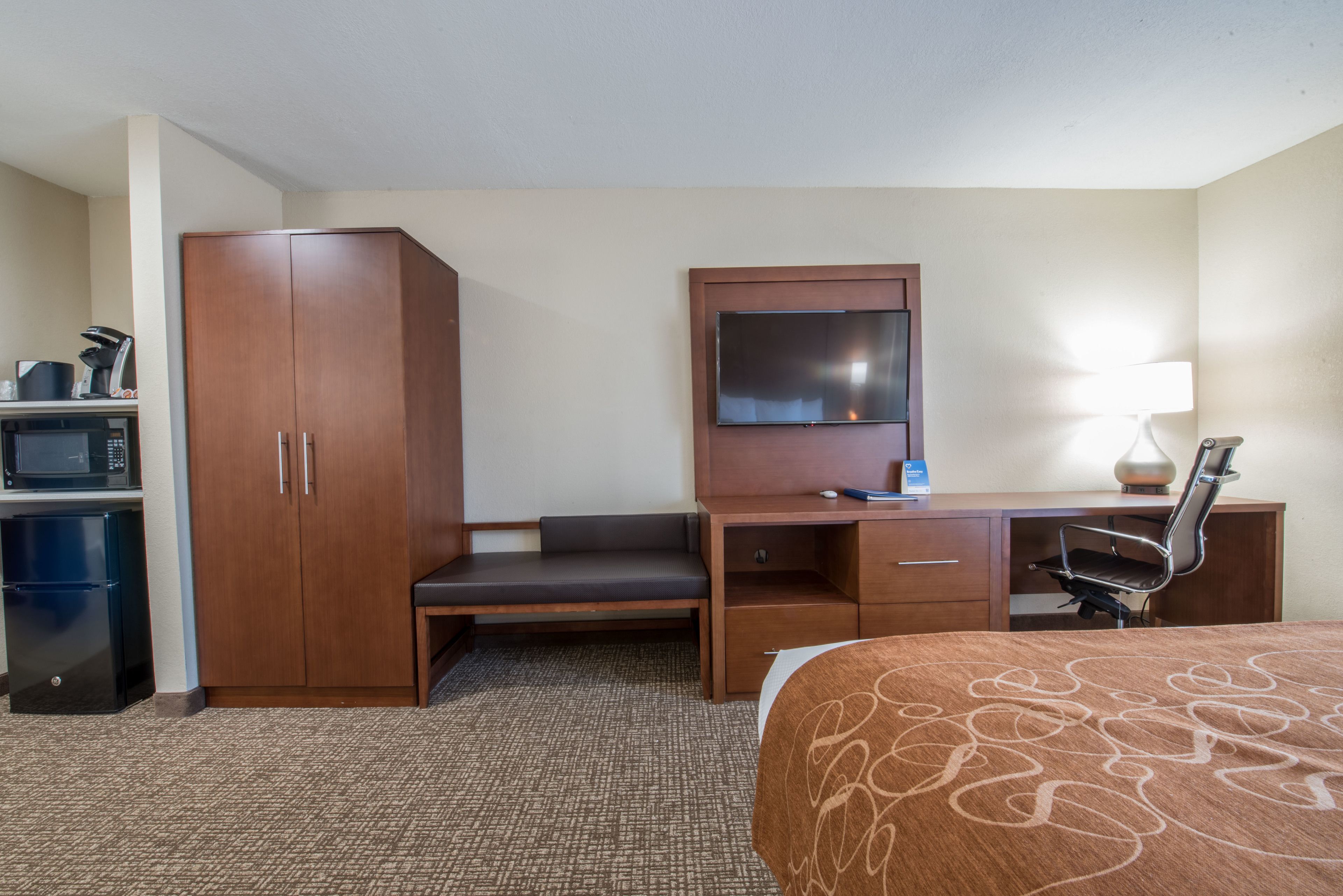 Premium bedding, down comforters, pillowtop beds, desk