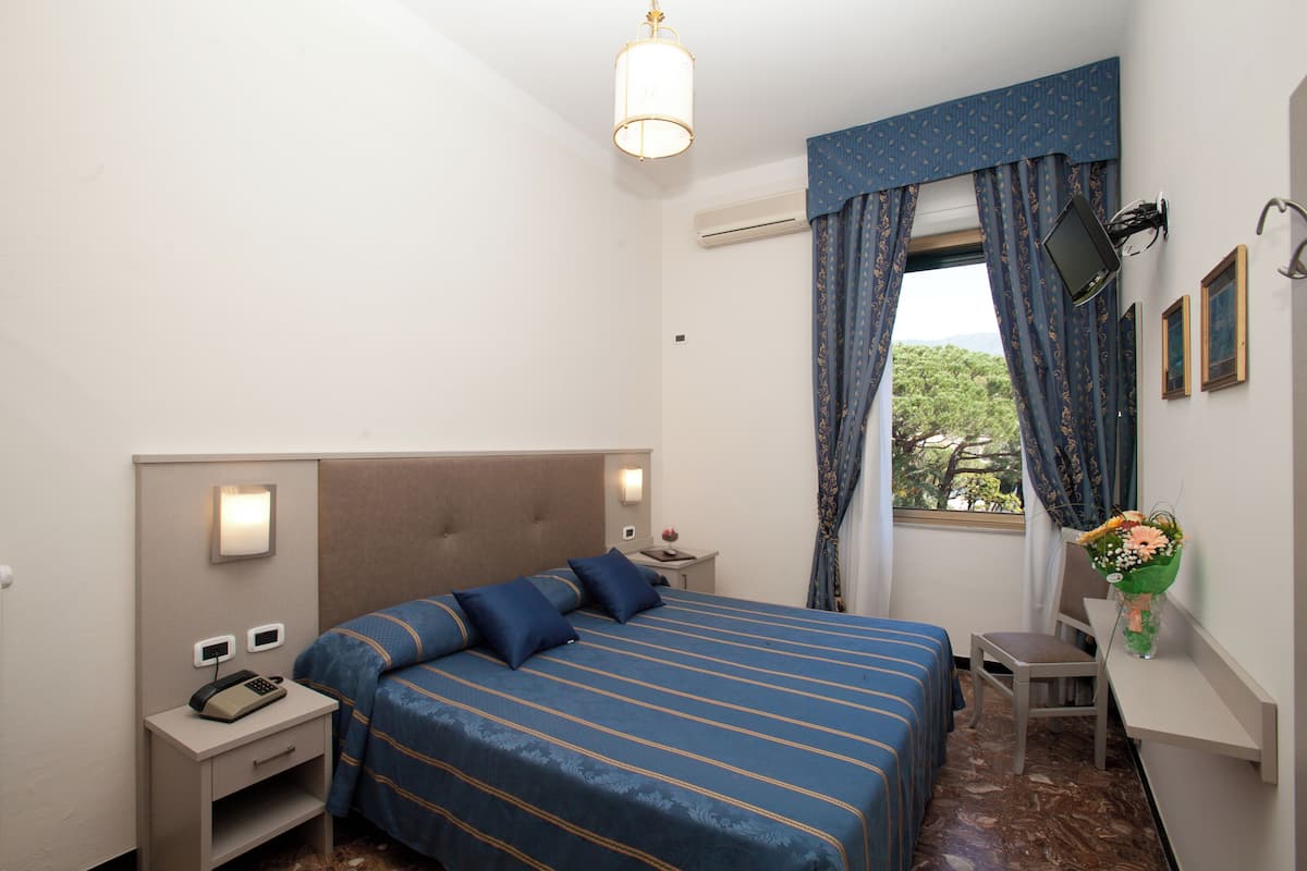 Down duvets, minibar, in-room safe, blackout curtains