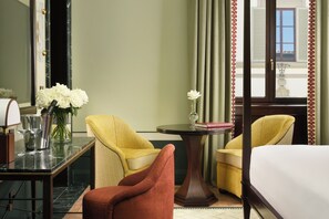 Superior Double Room, City View | Living area | 50-inch TV with satellite channels, Netflix, first-run films - Palazzo Ruspoli (Florence)