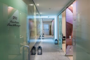 Tyrkisk bad/hamam, kroppsbehandlinger og massasje med varme steiner