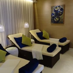 Sauna, hot tub, steam room, Turkish bath/hammam, body treatments