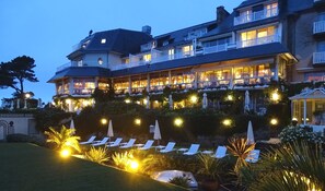 Front of property – evening/night - TI AL LANNEC Hotel - Restaurant & Spa (Trébeurden)