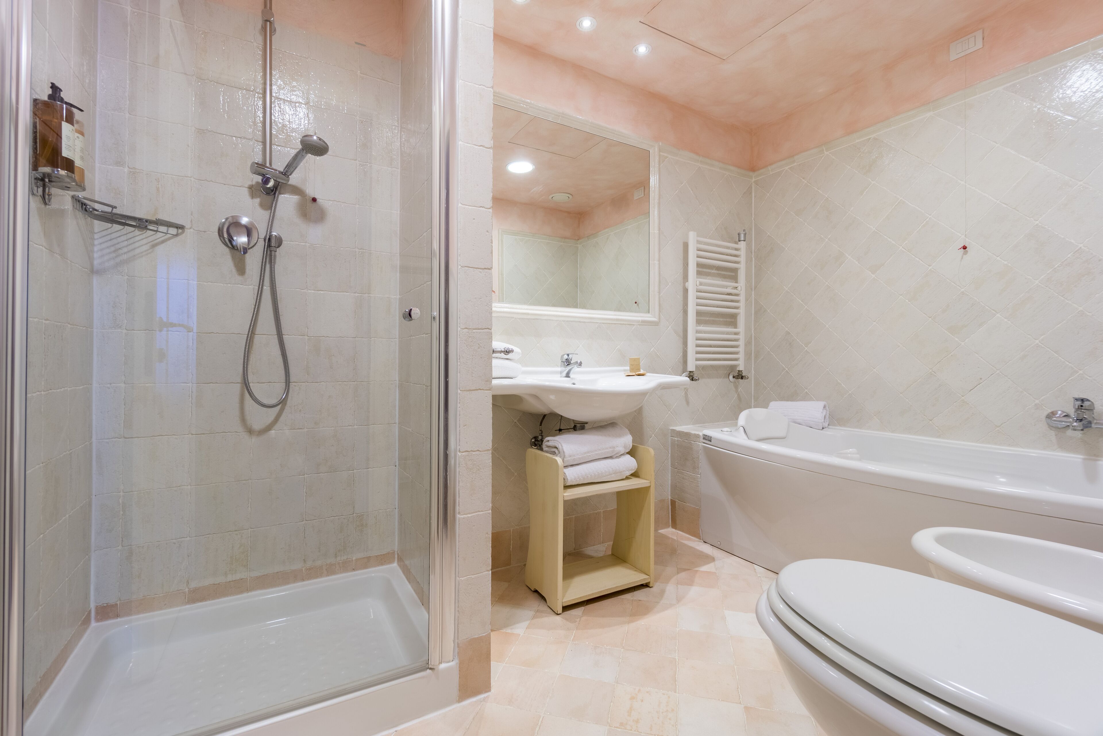 junior studio suite | bathroom | combined shower/bathtub, eco-friendly toiletries, hair dryer, bidet