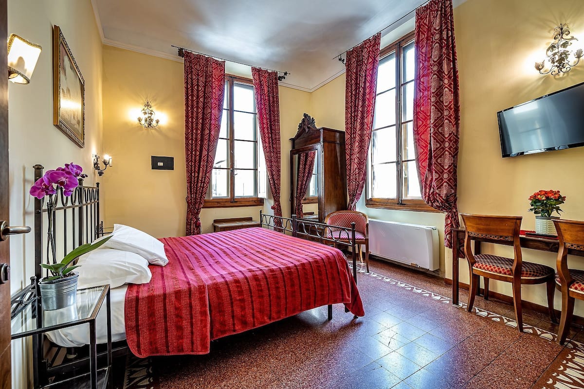 In-room safe, desk, free WiFi, bed sheets