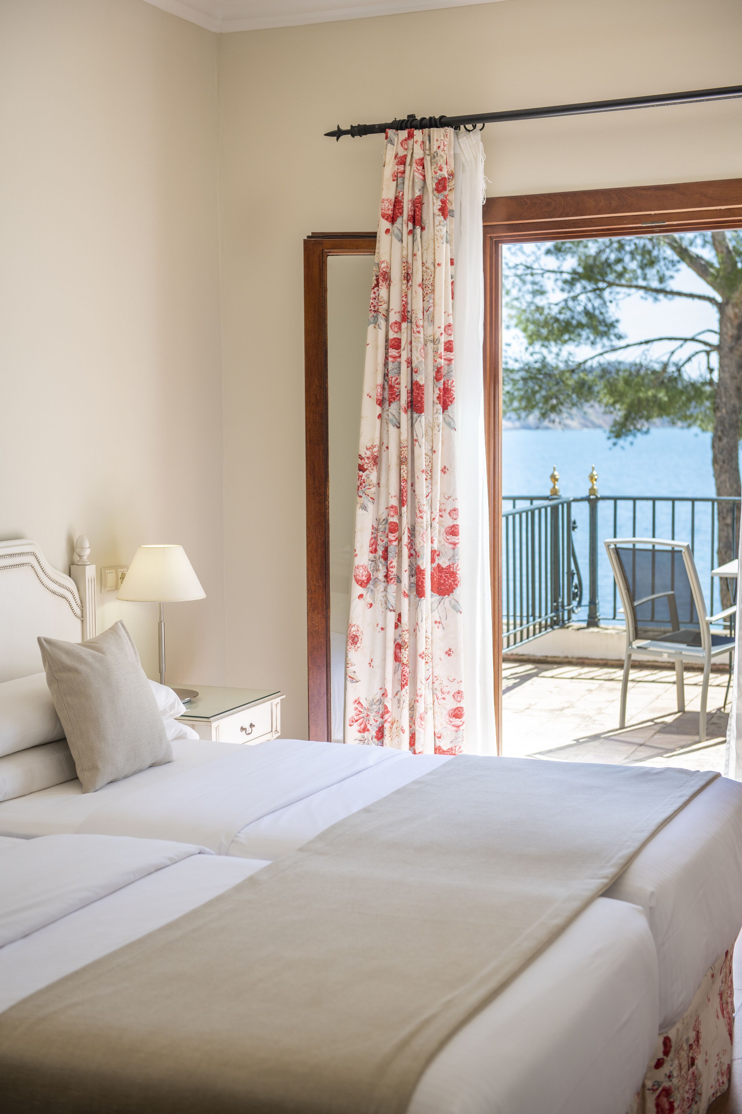 Chambre Double, balcon, vue mer | Minibar, coffres-forts dans les chambres, bureau, Wi-Fi gratuit