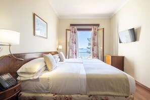 Double Room, Balcony, Sea View | Minibar, in-room safe, desk, free WiFi - Hotel Cala Fornells (Calvia)