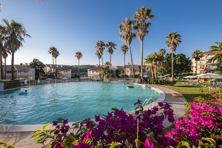 2 piscine all'aperto, lettini. Aparthotel HG Jardin de Menorca