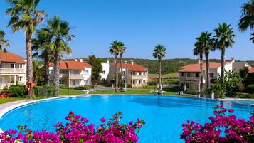 2 outdoor pools, sun loungers