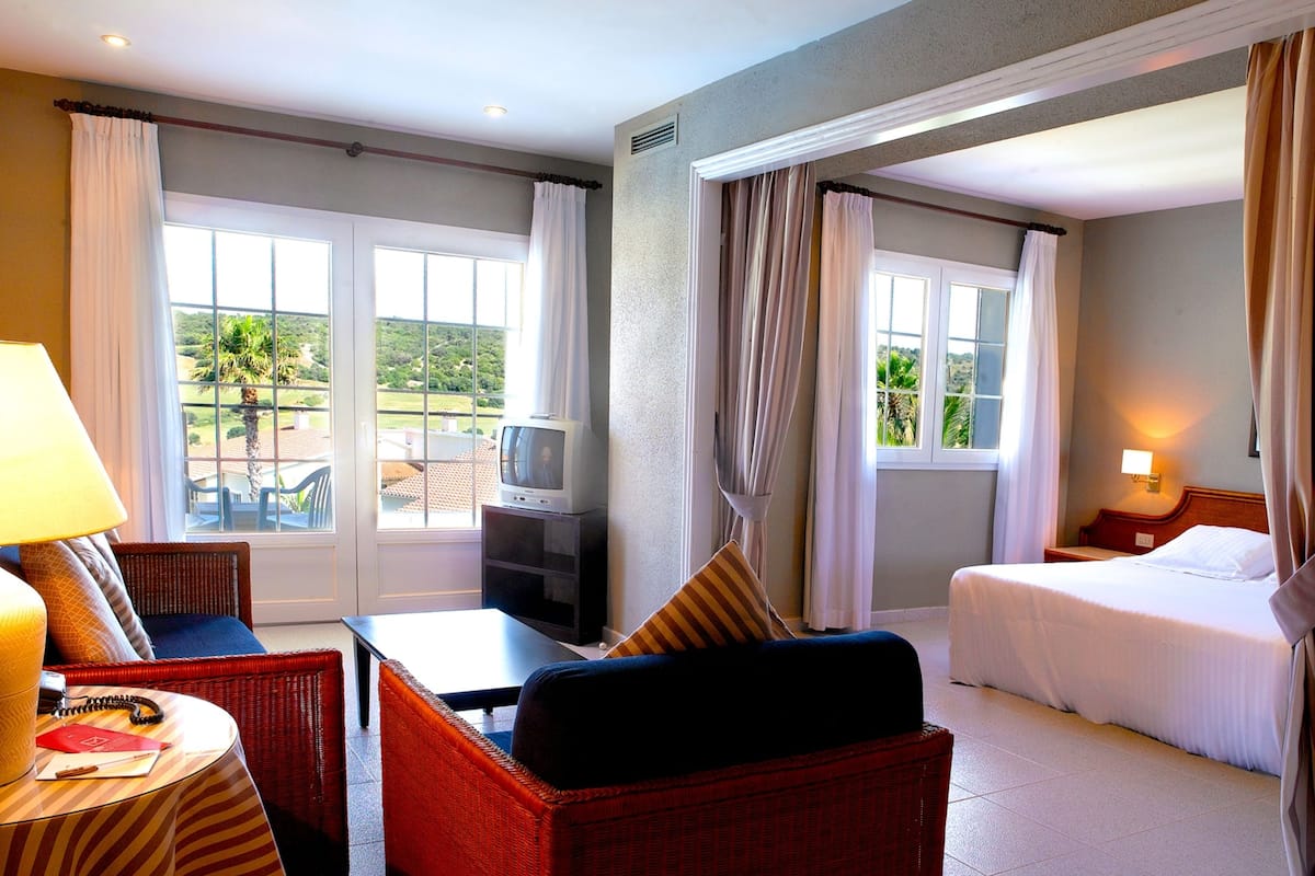 in-room safe, free cots/infant beds, wifi, bed sheets