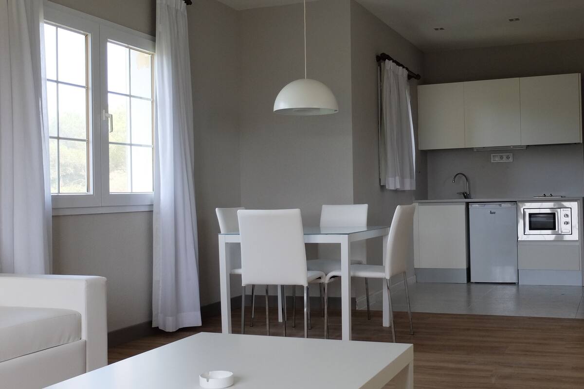 in-room safe, free cots/infant beds, wifi, bed sheets