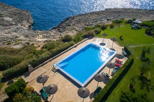 Outdoor pool, pool umbrellas, sun loungers