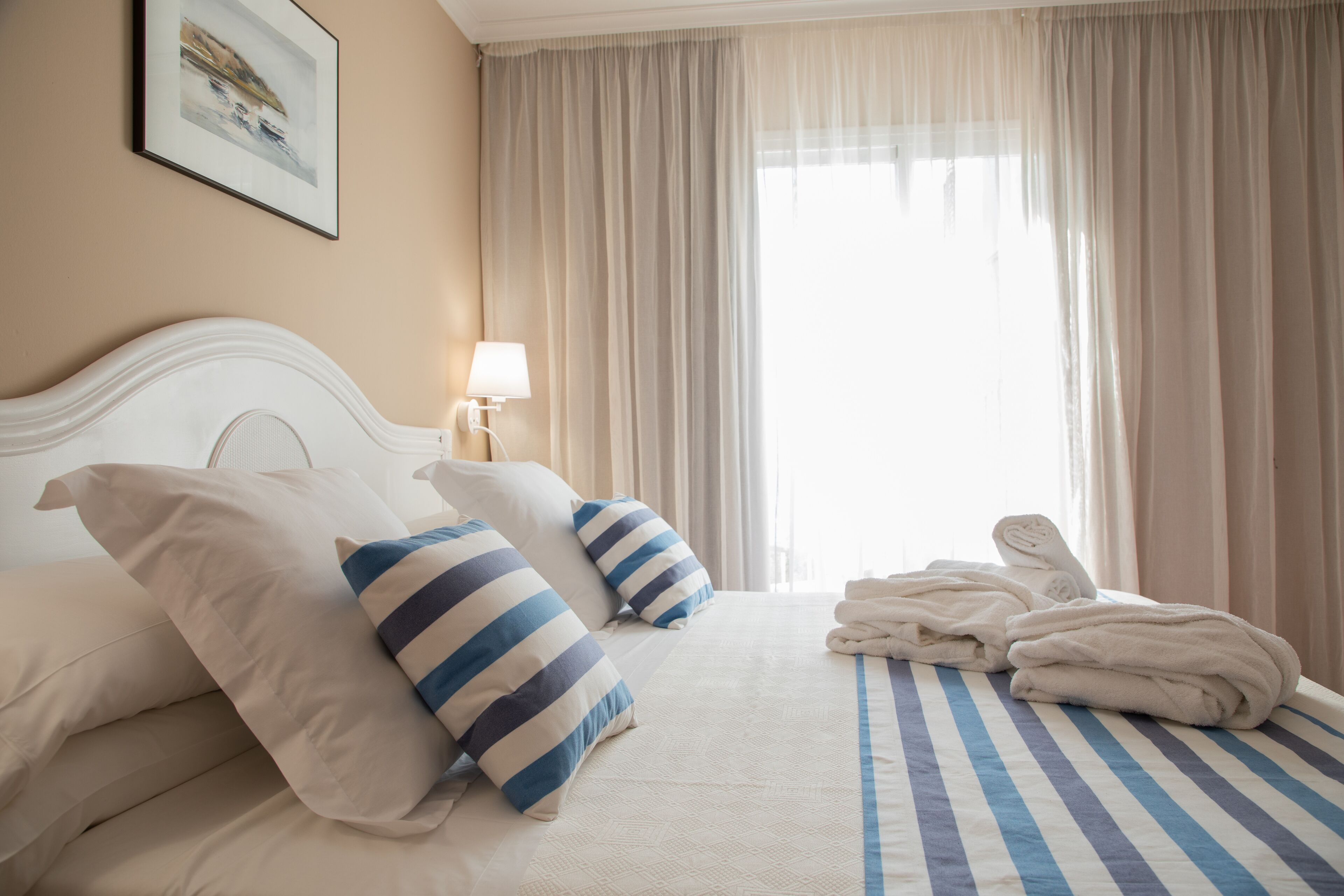 premium triple room (spa acces) | minibar, desk, blackout curtains, soundproofing