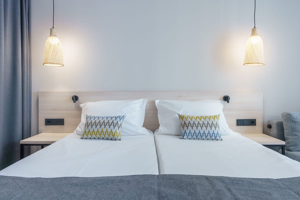Minibar, skrivebord, blendingsgardiner og lydisolert