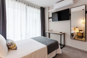Minibar, escritorio, cortinas blackout y sistema de insonorización 