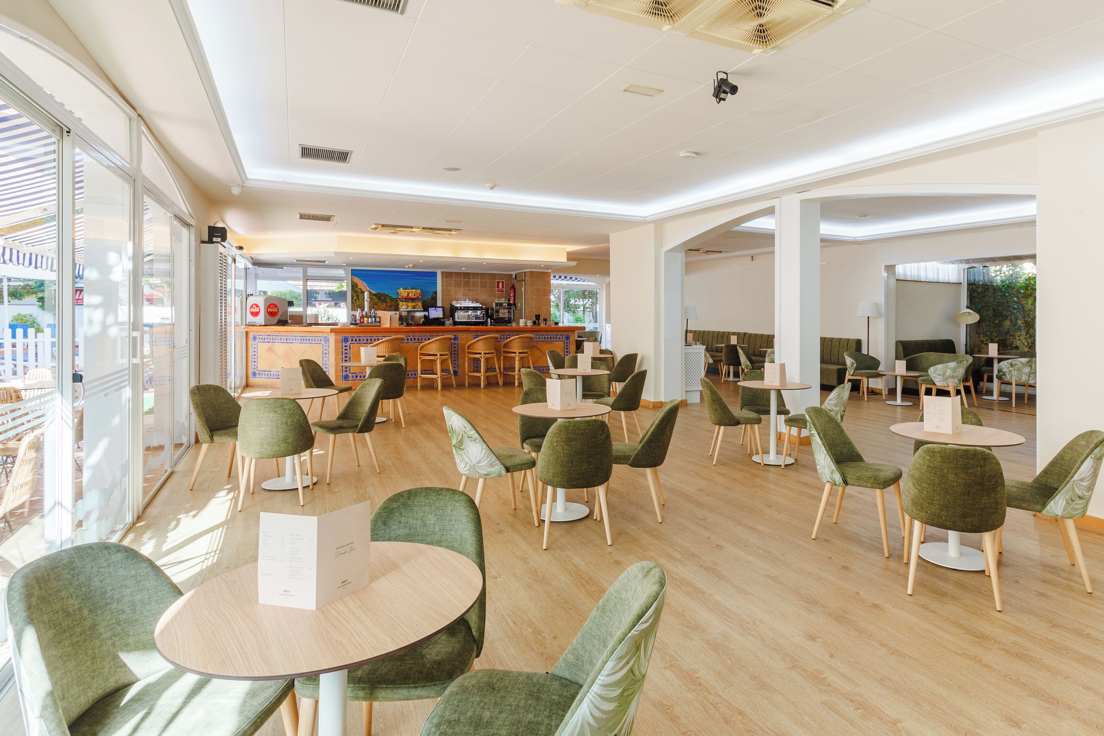 Bar en bord de piscine