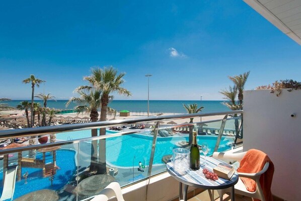 2 outdoor pools, pool umbrellas, pool loungers