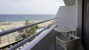 Desk, blackout drapes, WiFi (free), bed sheets - Alua Golf Trinidad (Roquetas de Mar)