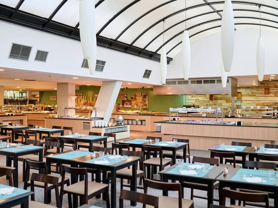 2 restaurants; breakfast, lunch, and dinner served