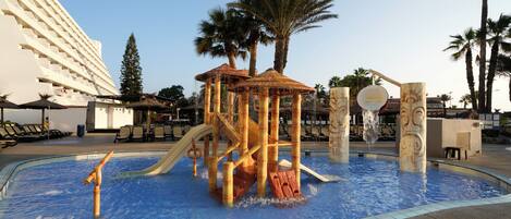 2 outdoor pools, pool umbrellas, sun loungers