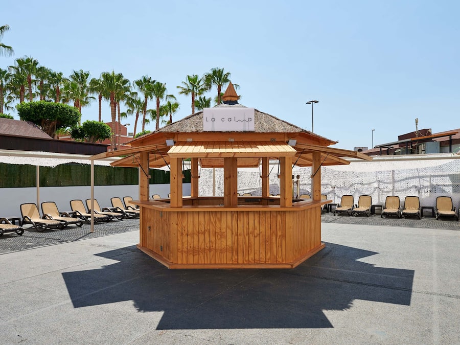 3 bares/lounges, saguão/lounge