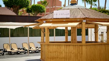 3 bars/lounges, lobby lounge