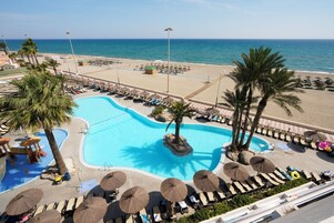 2 piscinas al aire libre, sombrillas, tumbonas