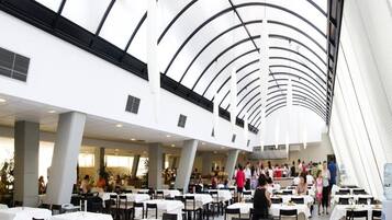 2 restaurants servant le petit déjeuner