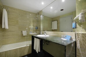 Bathroom | Shower, towels